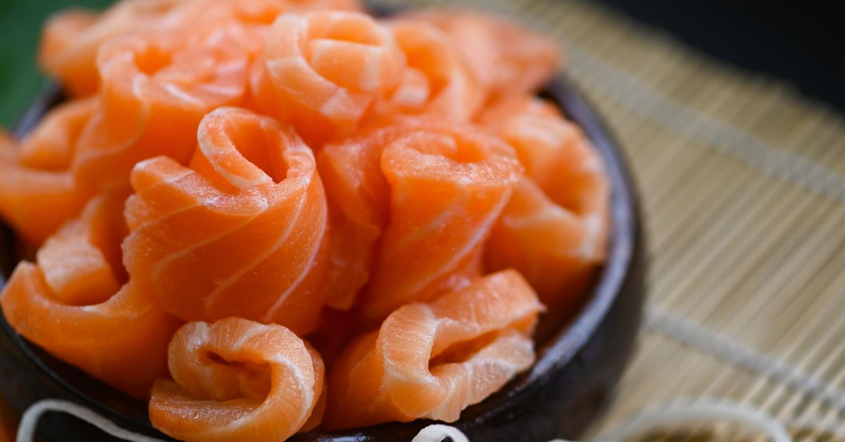 Can dogs eat raw salmon